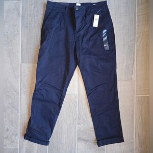 Women's Gap Girlfriend Khaki Capris. NWT.